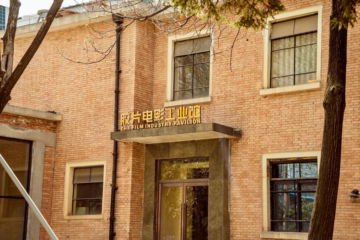 成人日熟妇av的相关介绍