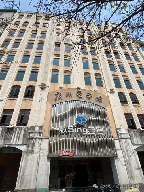 操了女老师的逼的相关介绍