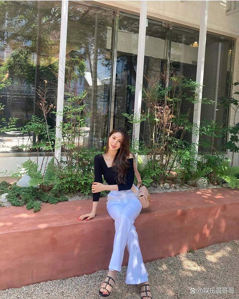 操美女白虎穴的相关介绍