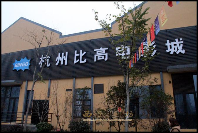 一边亲一边摸一边摸下面的相关介绍