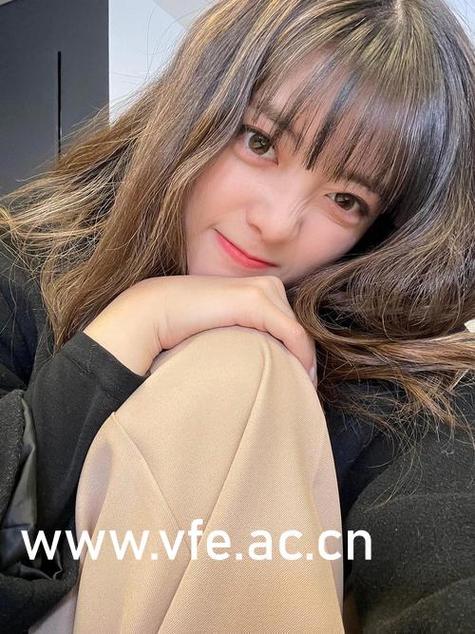 操白丝袜美腿的相关介绍