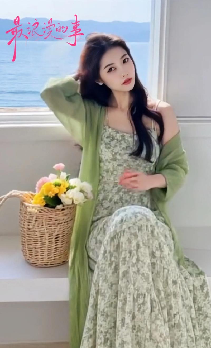 深夜的女秘书的相关介绍