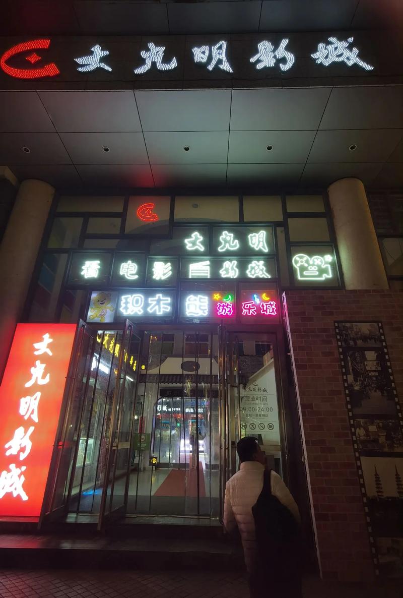 背后撞击熟妇巨乳人妻的相关介绍