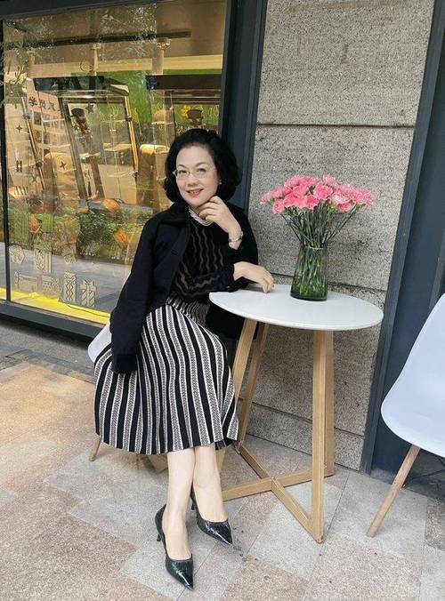 欧美老熟妇免费乱又伦的相关介绍