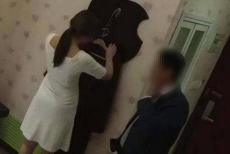 黑丝操出白浆的相关介绍