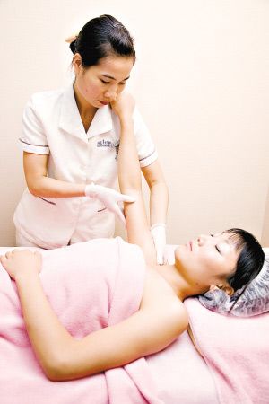 女秘书诱惑我的相关介绍