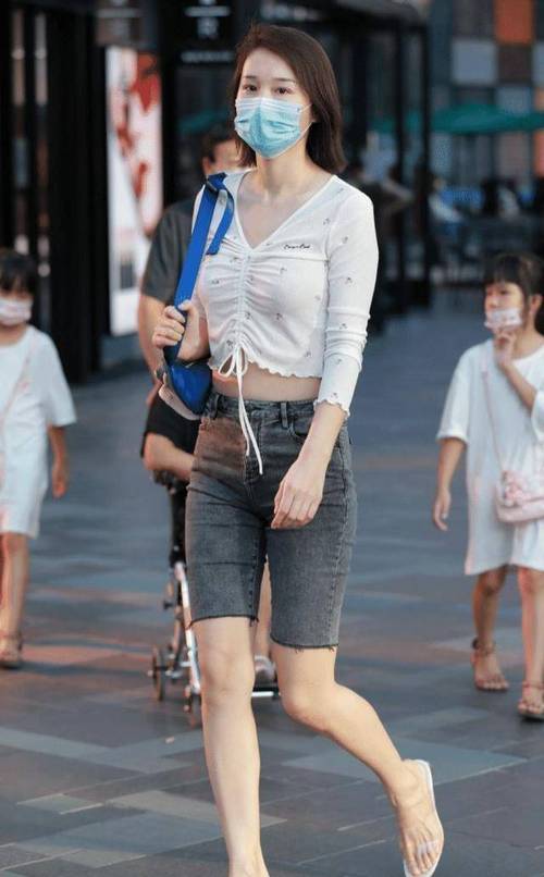 白白操美女的相关介绍
