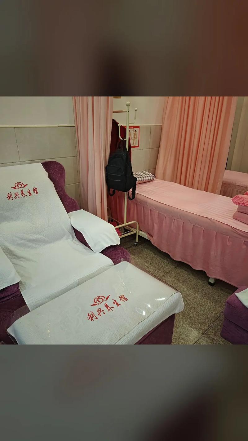 女老师被人操的相关介绍