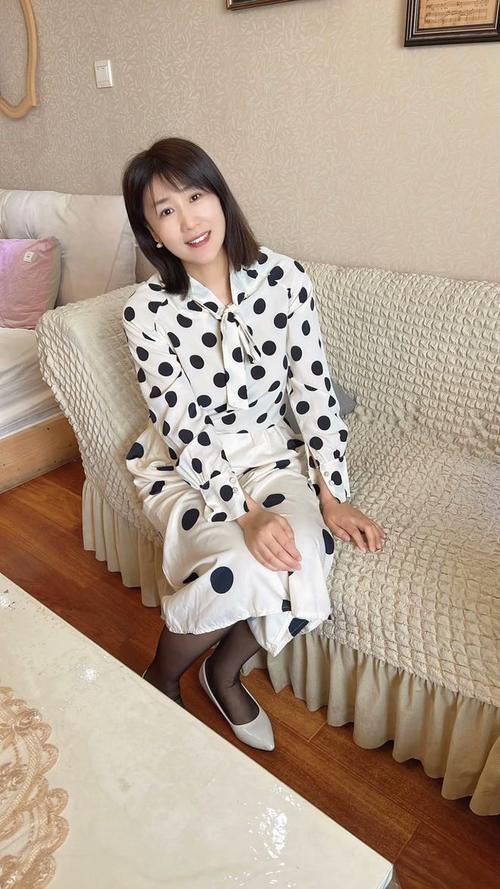 亲的秘书大奶子好舒服搞得好爽啊啊的相关介绍
