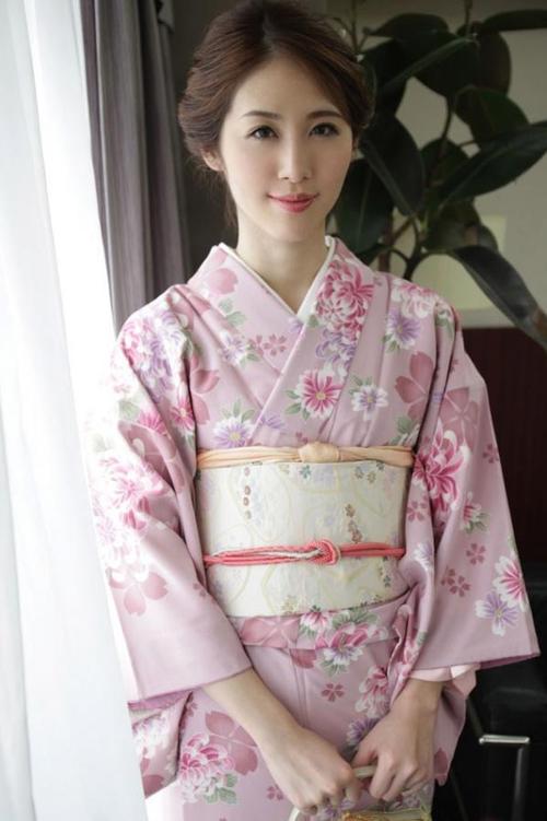 动漫美女在线搞黄的相关介绍