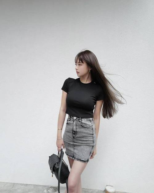 巨乳人妻人阴の的相关介绍